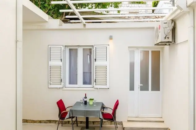 Stüdyo (Studio Apartment with Terrace)