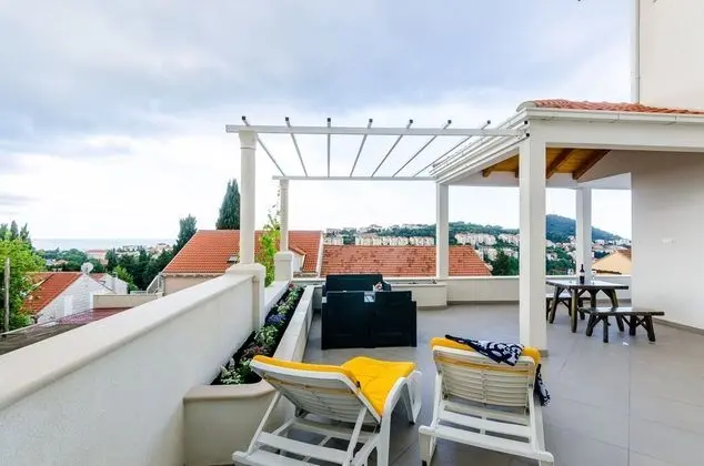 Stüdyo (Studio Apartment with Terrace)