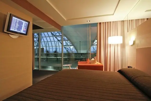 Deluxe Room (8 Hours)