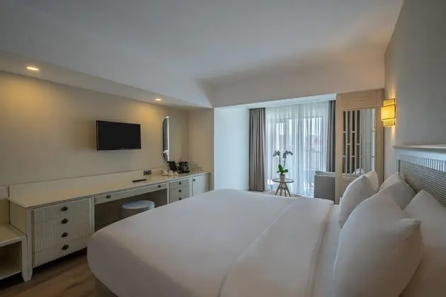 Standart Kara Manzaralı Oda