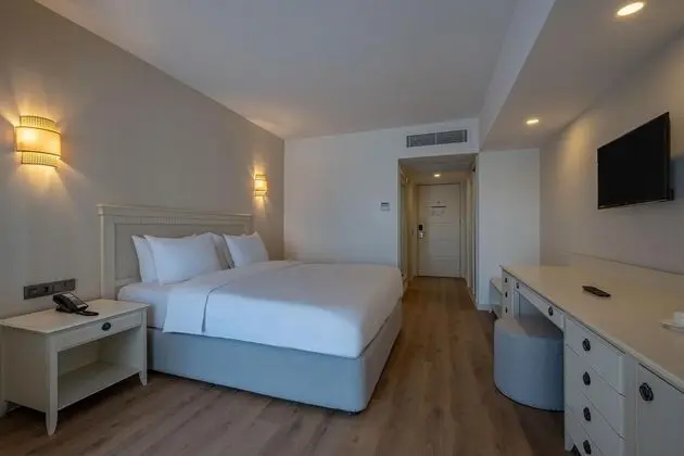 Standart Kara Manzaralı Oda