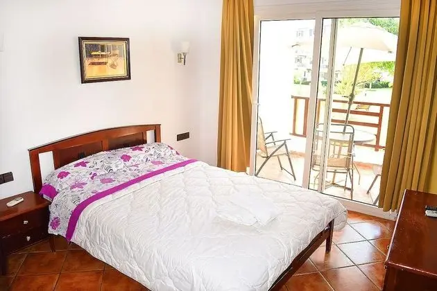 Tek Büyük Yataklı Oda, 1 Büyük (Queen) Boy Yatak, Havuz Manzaralı