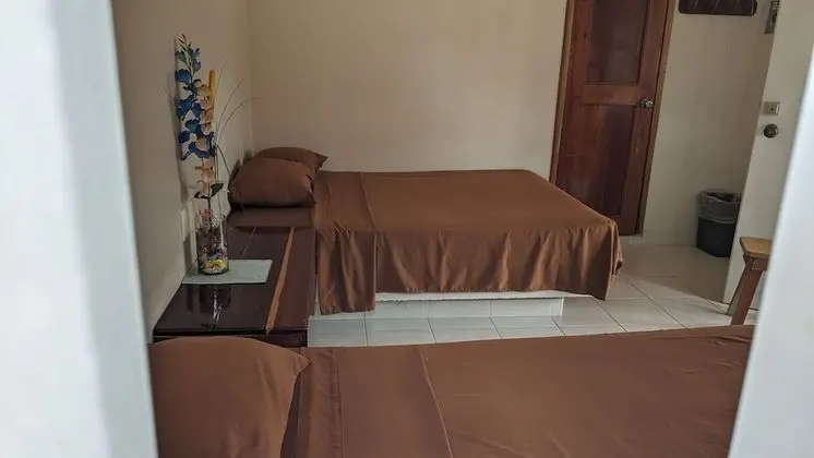 Tek Büyük Yataklı Oda, 2 Çift Kişilik Yatak