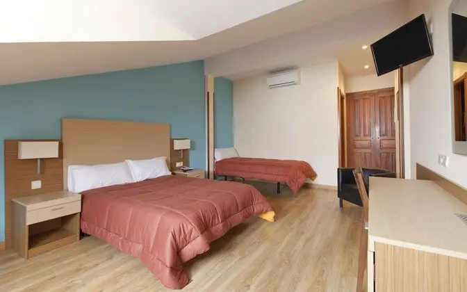 Double room with extra beds (4-5 people)