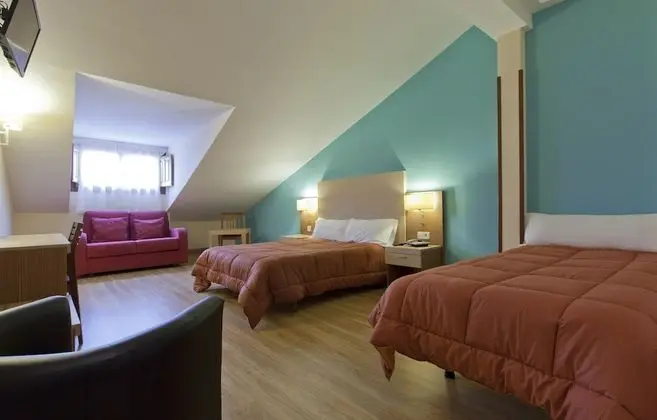 Double room with extra beds (4-5 people)