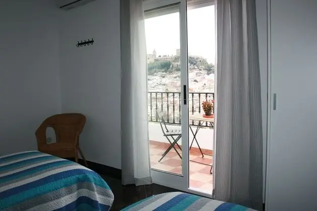 İki Ayrı Yataklı Oda, Ortak Banyo