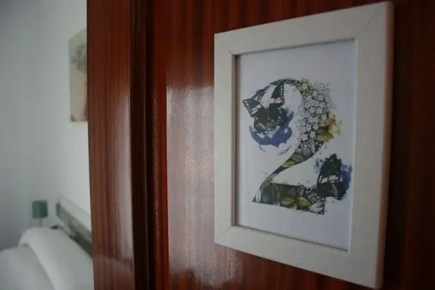 İki Ayrı Yataklı Oda, Ortak Banyo