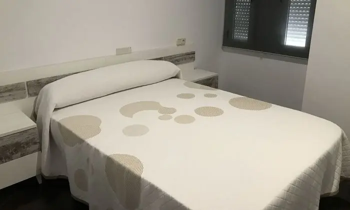 Tek Büyük Yataklı Oda, Ortak Banyo