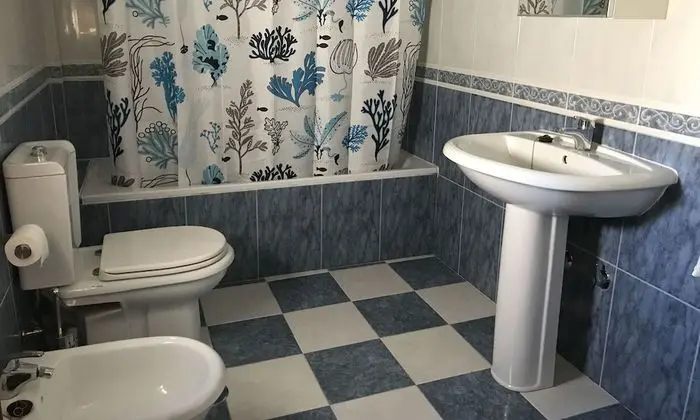 Tek Büyük Yataklı Oda, Ortak Banyo