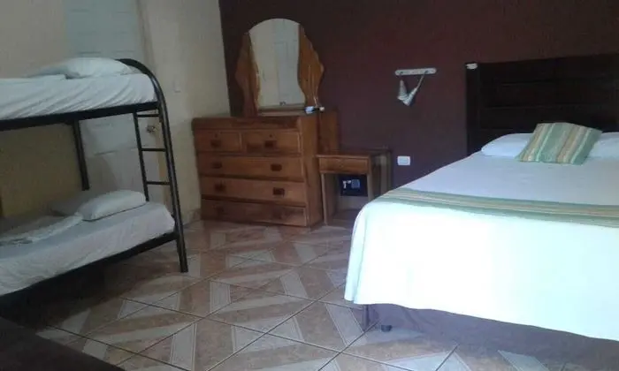 Üç Kişilik Oda