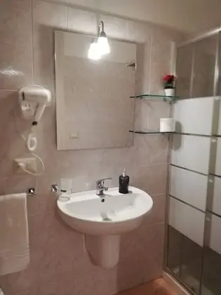 Üç Kişilik Oda