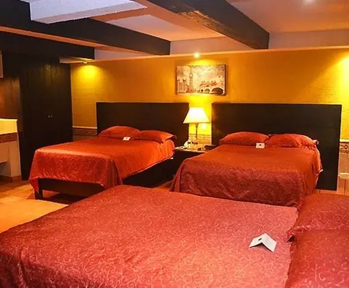 Üç Kişilik Oda (3 Double Beds)