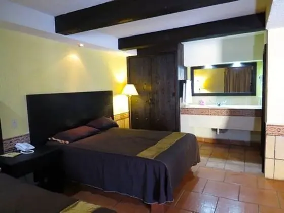 Üç Kişilik Oda (3 Double Beds)