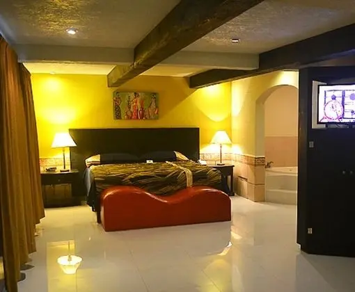 Üç Kişilik Oda (3 Double Beds)