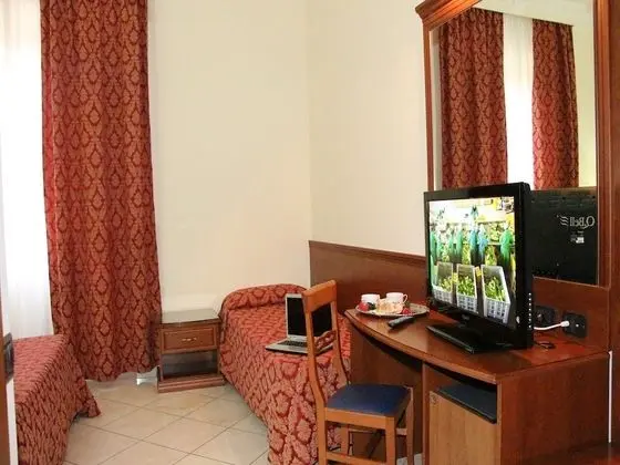Üç Kişilik Oda