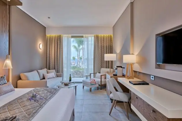Deluxe Side Sea View Room