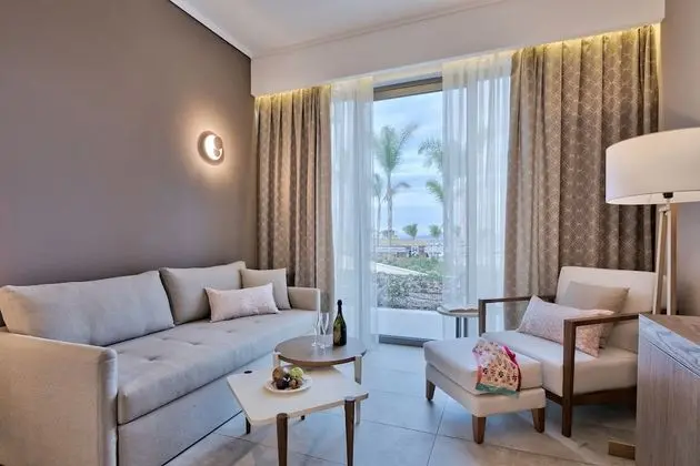 Deluxe Side Sea View Room