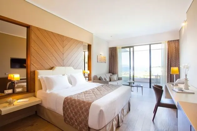 Deluxe Side Sea View Room