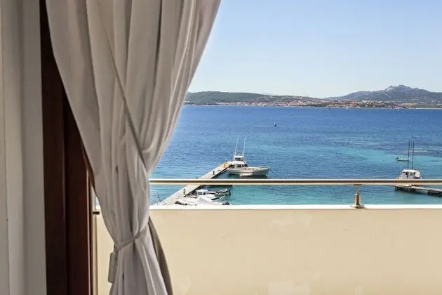 Tek Büyük veya İki Ayrı Yataklı Oda, Deniz Manzaralı