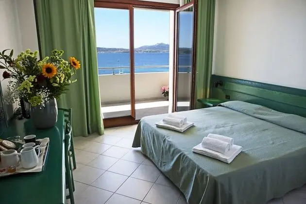 Tek Büyük veya İki Ayrı Yataklı Oda, Deniz Manzaralı