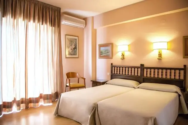 Basic Büyük Yataklı Tek Kişilik Oda