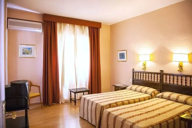 Basic Büyük Yataklı Tek Kişilik Oda