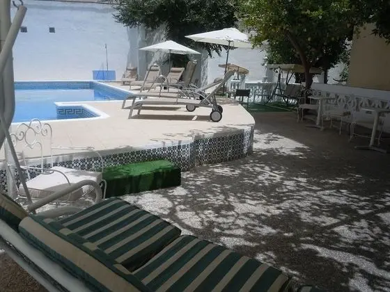 Basic Büyük Yataklı Tek Kişilik Oda