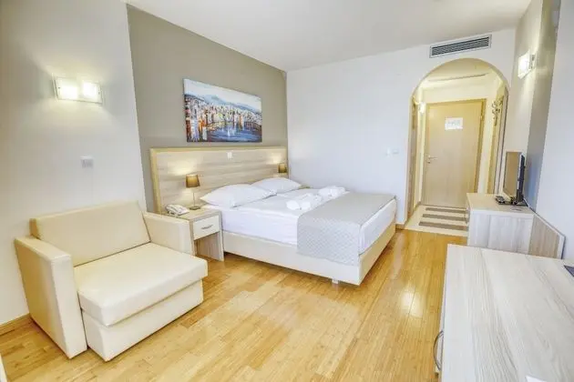 Grand Tek Büyük Yataklı Oda