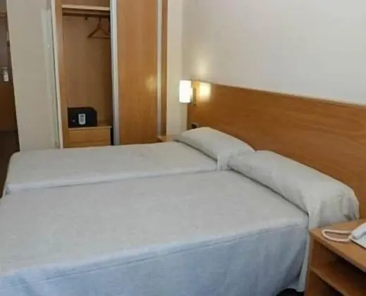 Standard Üç Kişilik Oda (2 adults + 1 child)