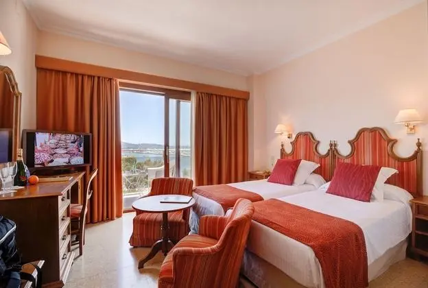 Tek Büyük Yataklı Oda, Balkon, Deniz Manzaralı