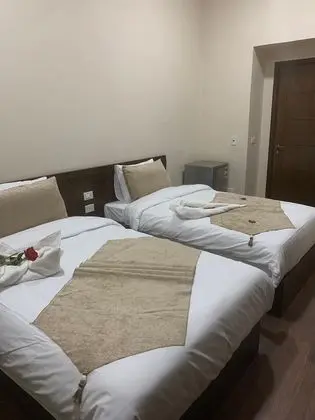 Junior Tek Büyük veya İki Ayrı Yataklı Oda