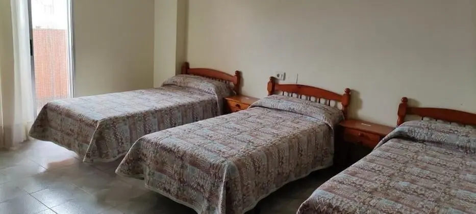 Üç Kişilik Oda
