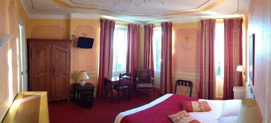 Büyük, Bir adet Çift Kişilik Yataklı, Panoramik Manzaralı