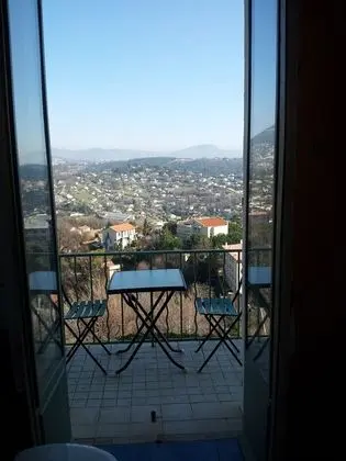 Büyük, Bir adet Çift Kişilik Yataklı, Panoramik Manzaralı