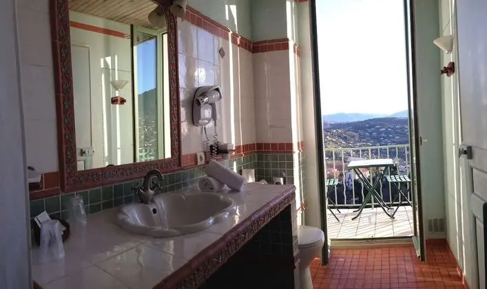 Büyük, Bir adet Çift Kişilik Yataklı, Panoramik Manzaralı