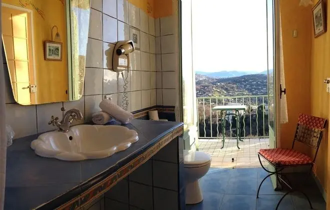 Büyük, Bir adet Çift Kişilik Yataklı, Panoramik Manzaralı