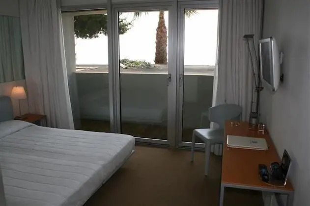 Tek Büyük Yataklı Oda, Kısmi Deniz Manzaralı