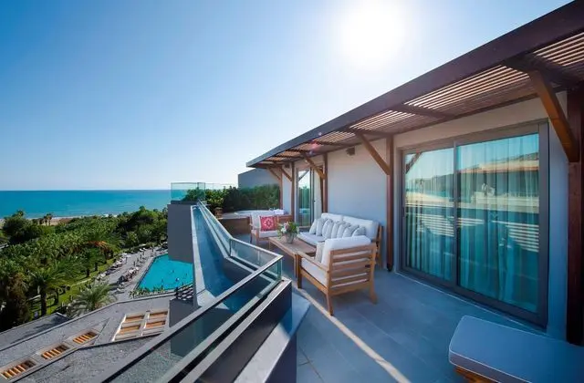 https://images.etstur.com/imgproxy/resize/2560x1440/files/images/hotelImages/etsrooms/16/Miramare_Beach_Hotel_20260309111846_1.jpg