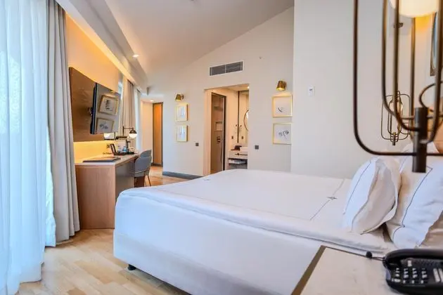 https://images.etstur.com/imgproxy/resize/2560x1440/files/images/hotelImages/etsrooms/16/Miramare_Beach_Hotel_20260309111847_10.jpg