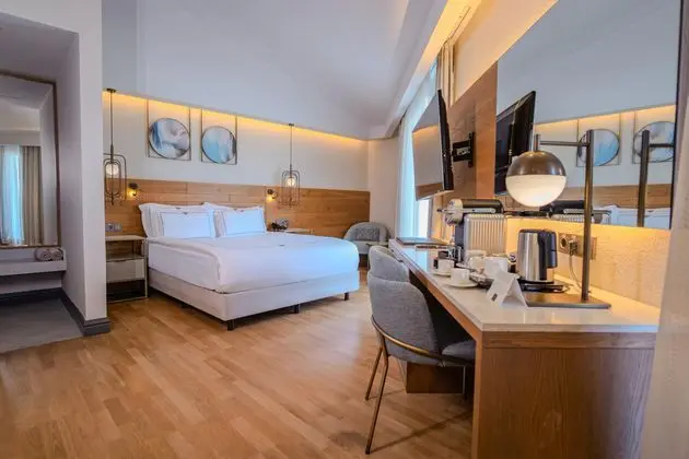 https://images.etstur.com/imgproxy/resize/2560x1440/files/images/hotelImages/etsrooms/16/Miramare_Beach_Hotel_20260309111847_9.jpg