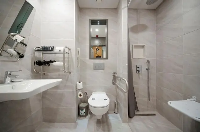 https://images.etstur.com/imgproxy/resize/2560x1440/files/images/hotelImages/etsrooms/16/Miramare_Beach_Hotel_20260309112646_0.jpg