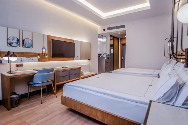 https://images.etstur.com/imgproxy/resize/2560x1440/files/images/hotelImages/etsrooms/16/Miramare_Beach_Hotel_20260309112646_1.jpg