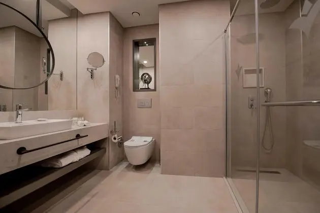 https://images.etstur.com/imgproxy/resize/2560x1440/files/images/hotelImages/etsrooms/16/Miramare_Beach_Hotel_20260309113520_3.jpg