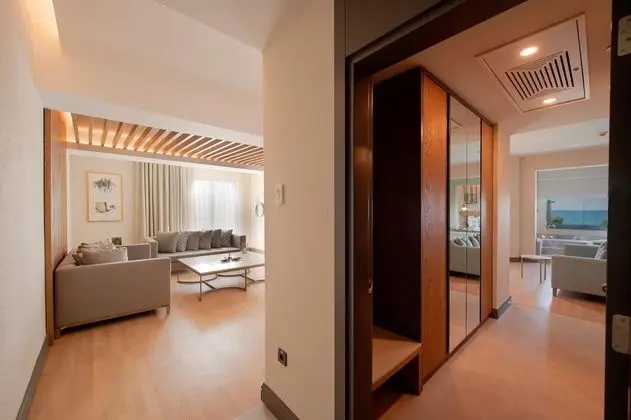 https://images.etstur.com/imgproxy/resize/2560x1440/files/images/hotelImages/etsrooms/16/Miramare_Beach_Hotel_20260309113520_7.jpg