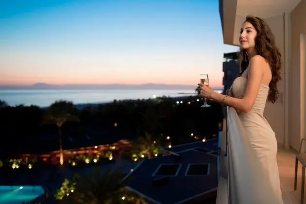 https://images.etstur.com/imgproxy/resize/2560x1440/files/images/hotelImages/etsrooms/16/Miramare_Beach_Hotel_20260309113521_13.jpg