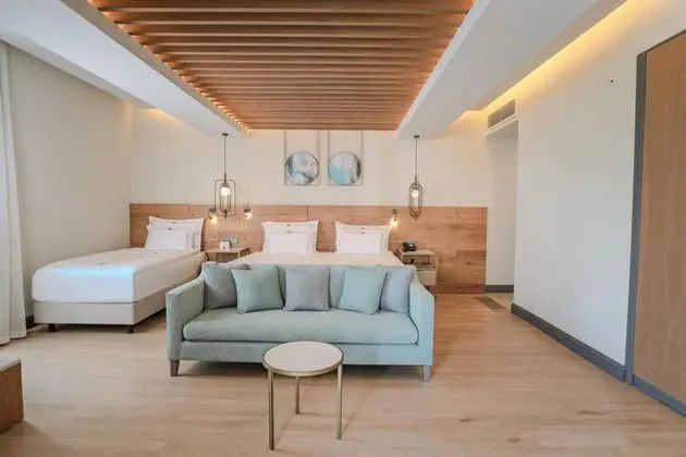 https://images.etstur.com/imgproxy/resize/2560x1440/files/images/hotelImages/etsrooms/16/Miramare_Beach_Hotel_20260309113659_2.jpg