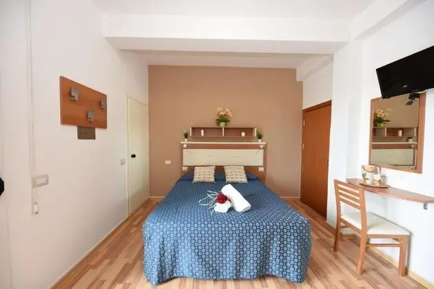 Tek Büyük Yataklı Oda, 1 Çift Kişilik Yatak, Banyolu/Duşlu, Kısmi Deniz Manzaralı
