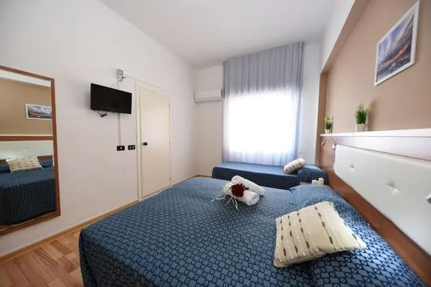 Üç Kişilik Oda, Banyolu/Duşlu, Kısmi Deniz Manzaralı
