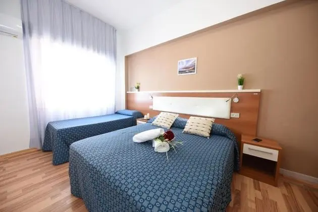 Üç Kişilik Oda, Banyolu/Duşlu, Kısmi Deniz Manzaralı