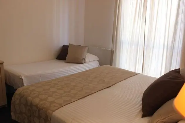 Üç Kişilik Oda